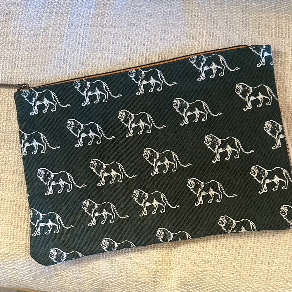 Chantecaille Green Lion cat  Print canvas cosmetic jewelry zipper Pouch EUC